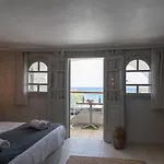 Glykeria Mini 4* Perivolos (Santorini)