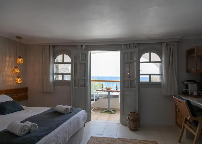 Glykeria Mini 4* Perivolos (Santorini)